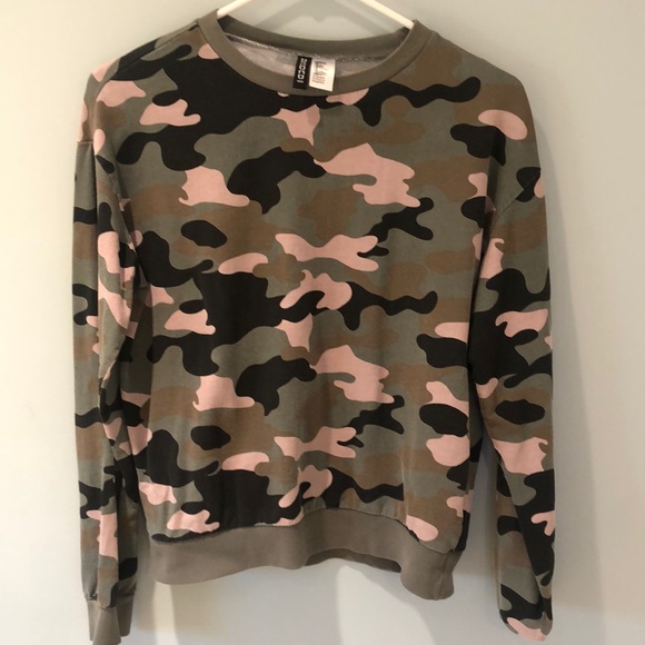 H & M Divided camo sweatshirt - Picture 1 of 6